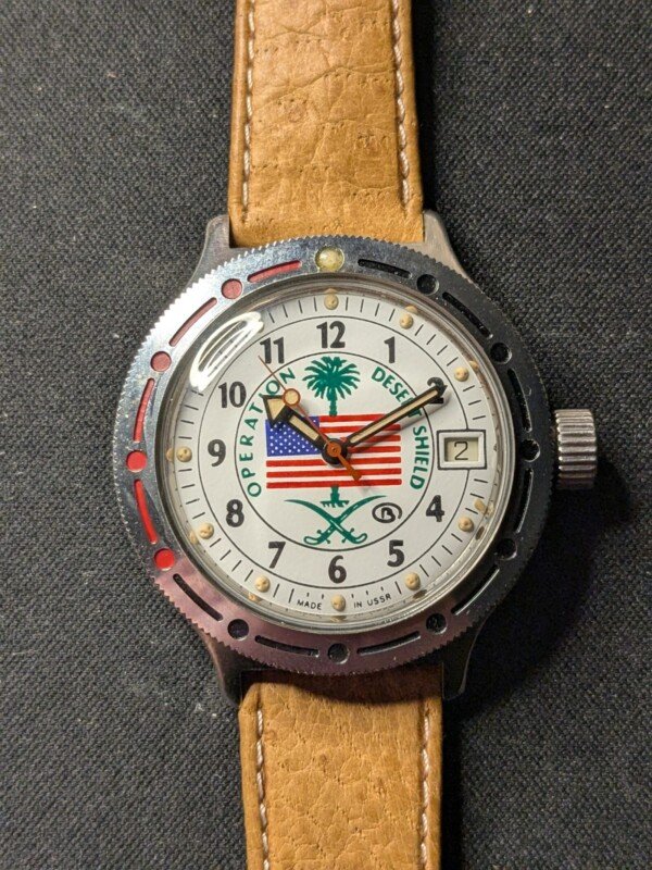 Desert Shield: Storia e Curiosità di un Orologio Iconico 4 Vostok Desert Shield Amphibia automatico con quadrante commemorativo, Grade A.