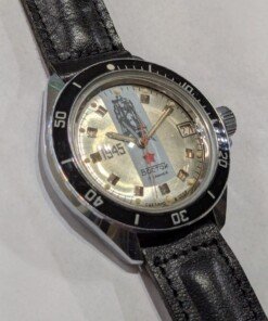 Vostok Komandirskie della Vittoria - Memoriale 1945 Treptower Park - Grade A 17 a watch with a black band