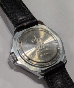 Vostok Komandirskie della Vittoria - Memoriale 1945 Treptower Park - Grade A 14 a close up of a watch