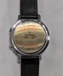 Orologio Svegliarino Vremia meccanico manuale - Grade A 20 a close up of a watch