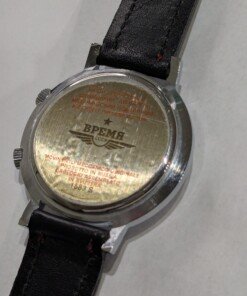 Orologio Svegliarino Vremia meccanico manuale - Grade A 19 a close up of a watch