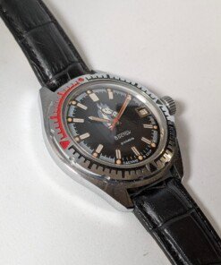 Orologio Vostok sovietico con quadrante nero e cavallo del generale Žukov