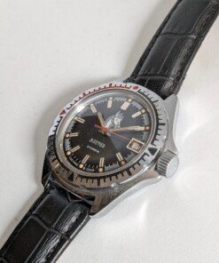 Orologio Vostok sovietico con quadrante nero e cavallo del generale Žukov