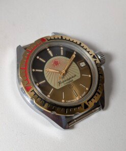 vostok-komandirskie-rising-sun-orologio-sovietico-con-scala-rossa-e-ghiera-bicolore