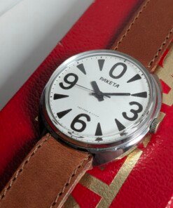 raketa-big-zero-orologio-sovietico-con-numeri-grandi-e-quadrante-bianco