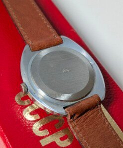 raketa-big-zero-orologio-sovietico-con-numeri-grandi-e-quadrante-bianco