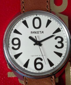 raketa-big-zero-orologio-sovietico-con-numeri-grandi-e-quadrante-bianco