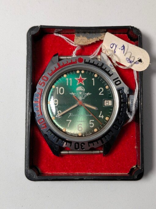 Vostok Komandirskie – Armata Rossa Paratrooper - Box Plastica originale – Grade B (Copia)