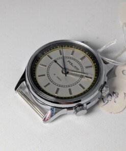 Orologio svegliarino meccanico Poljot 2612.1 NOS con quadrante argentato, indici applicati, doppia corona e il suo passaporto originale.