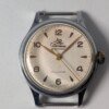 Sportivnie "Running Man" Sovietico Anni '50 Hacking Second Calibro 2634 (Ex 1MWF) - Grade B 14 Orologio da polso sovietico Sportivnie "Running Man" degli anni '50 con quadrante color crema, numeri arabi neri, lancette dorate, secondi centrali con funzione hacking e il logo dell'uomo che corre, alimentato dal calibro 2634 (ex 1MWF).