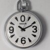Orologio da tasca sovietico Raketa Big Zero con cassa cromata, quadrante bianco con insolita disposizione dei numeri arabi neri (0, 3, 6, 9) e lancette nere.