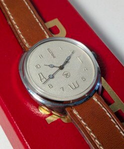 Orologio Raketa RAKY con quadrante bianco e lettere cirilliche decorative, movimento Raketa anni '90