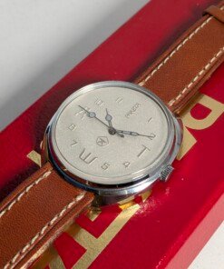 Orologio Raketa RAKY con quadrante bianco e lettere cirilliche decorative, movimento Raketa anni '90
