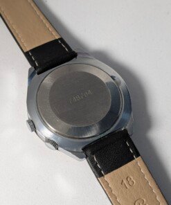 Raketa 24h Polar - Cassa cromata - Quadrante argento - Grade B 12 Orologio Raketa 24 ore Polar con quadrante argento e scala colorata in rosso e blu, movimento meccanico sovietico