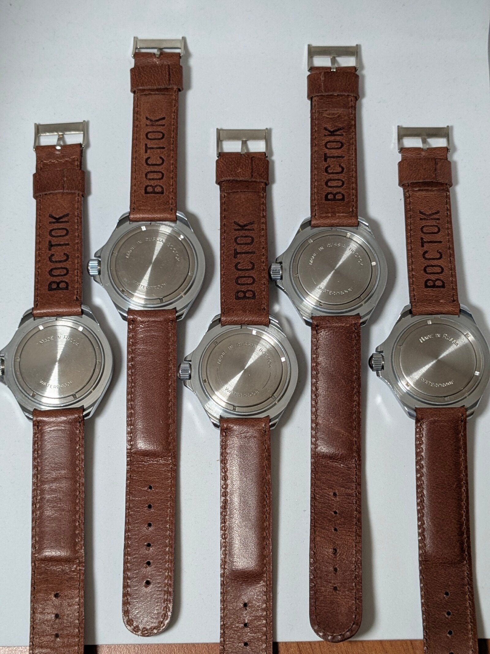 5 Orologi Komandirskie dell'Armata Rossa - Periodo Transizionale - Calibro 2414A - Cinturini Originali Time Trend 2 set orologi vostok Komandirskie dell'Armata Rossa
