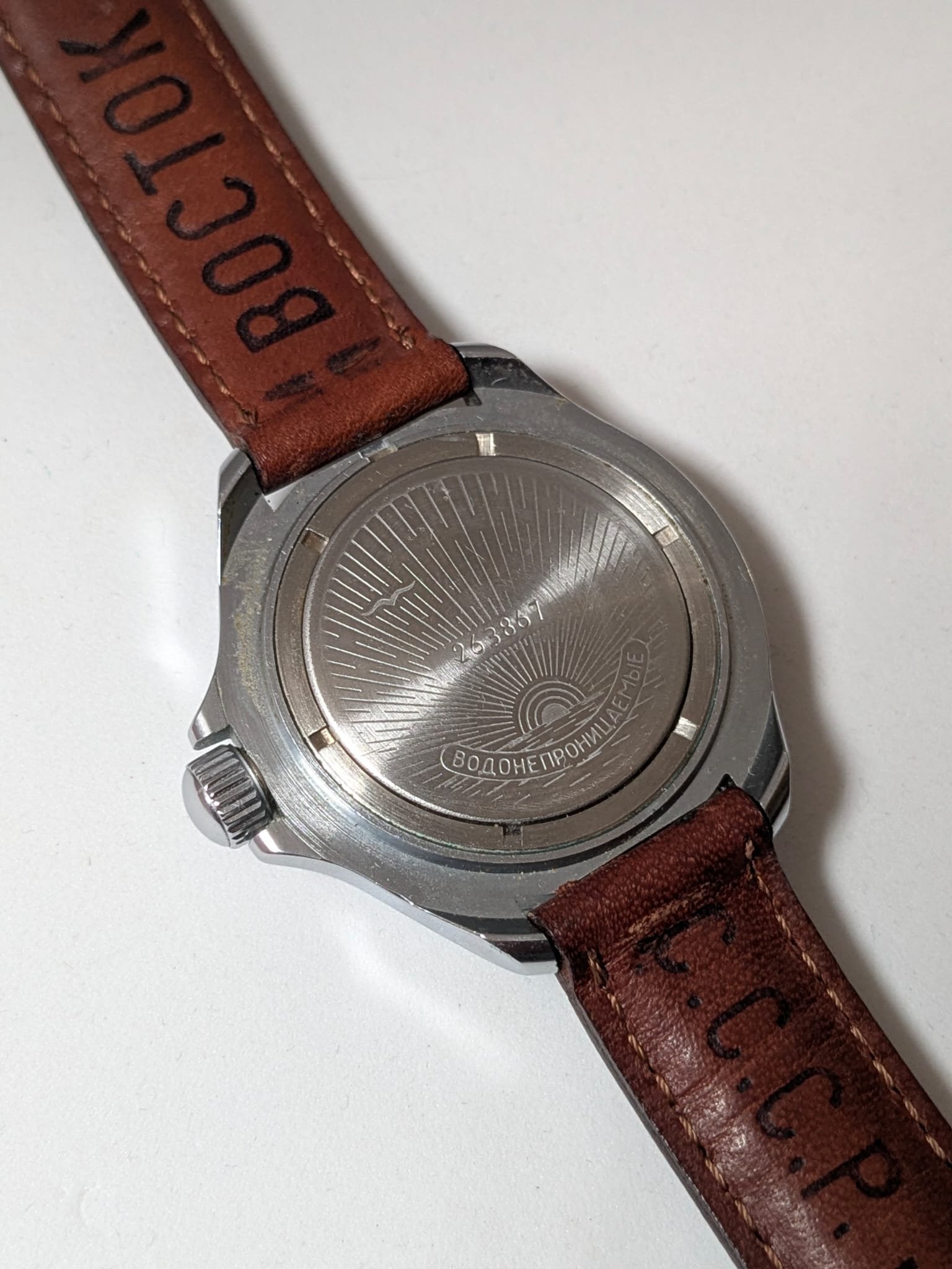 Orologio Vostok komandirskie Tank transizionale con cinturino e custodia 9 Orologio Vostok Komandirskie Tank russo