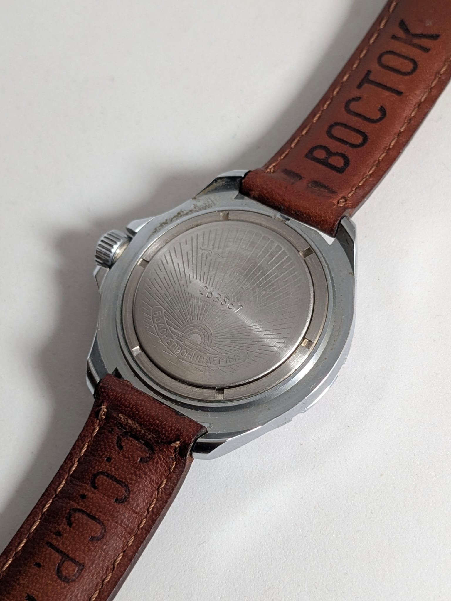 Orologio Vostok komandirskie Tank transizionale con cinturino e custodia 7 Orologio Vostok Komandirskie Tank russo