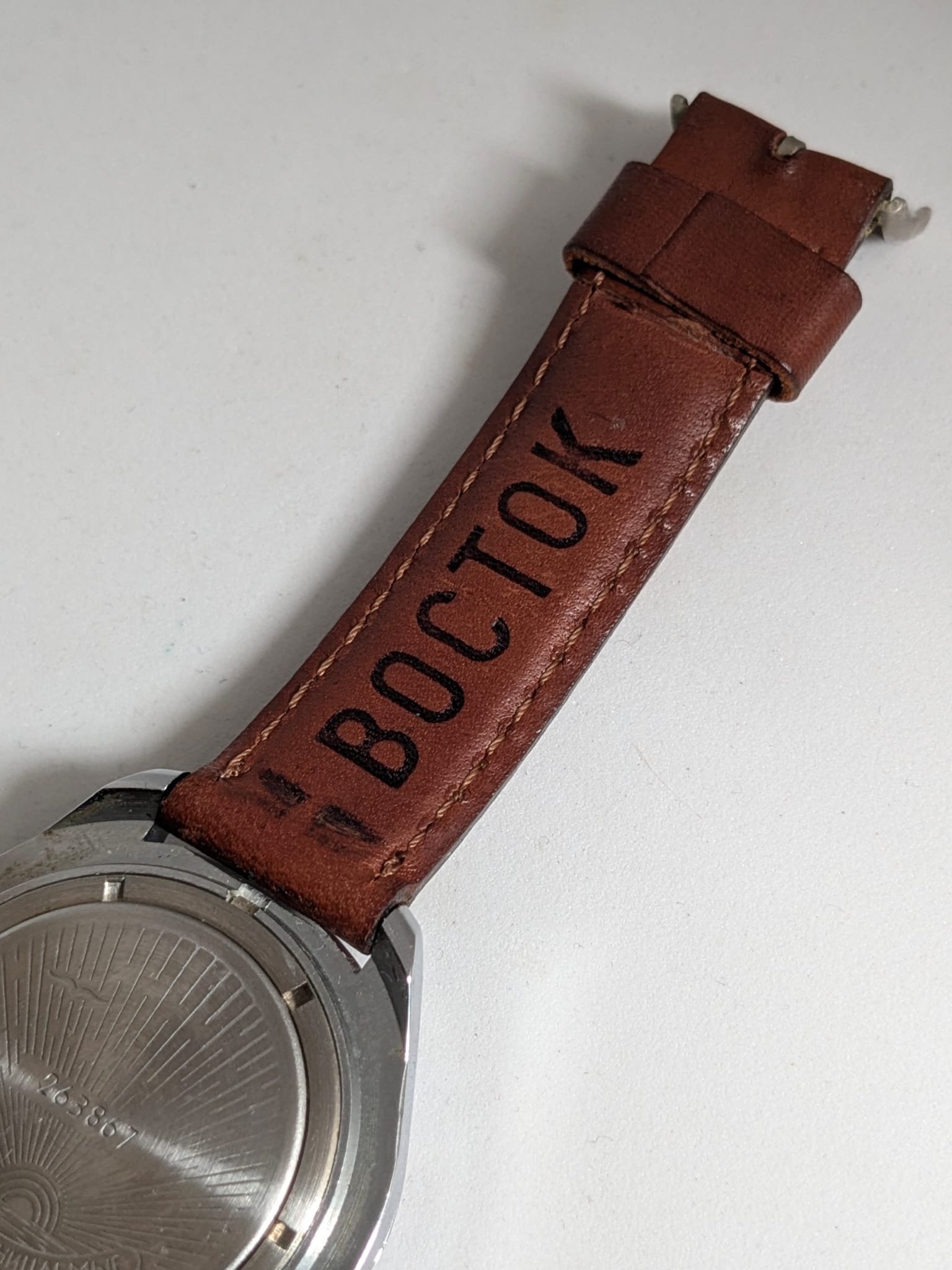 Orologio Vostok komandirskie Tank transizionale con cinturino e custodia 4 Orologio Vostok komandirskie Tank russo
