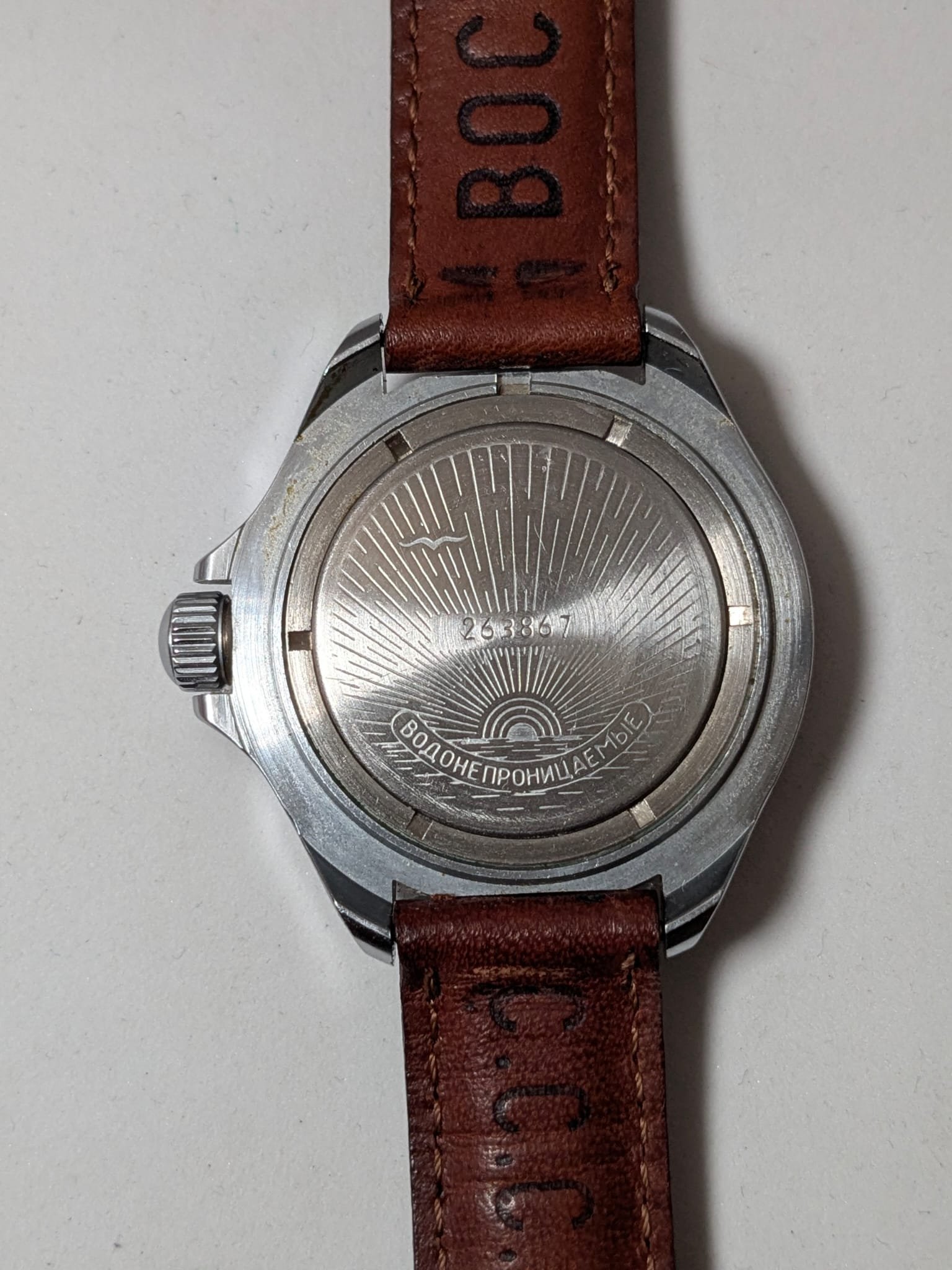 Orologio Vostok komandirskie Tank transizionale con cinturino e custodia 12 Orologio Vostok komandirskie Tank russo