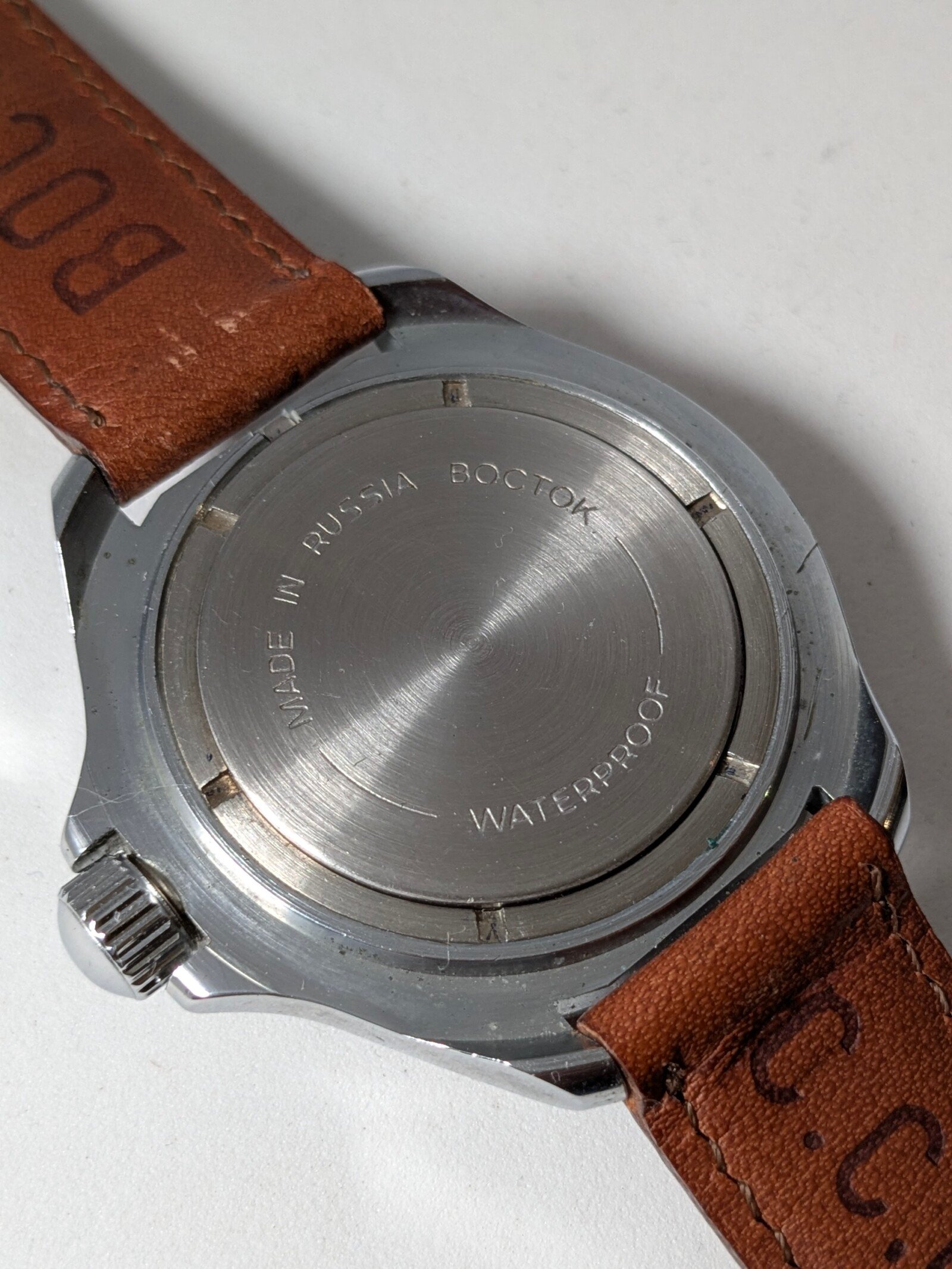 Orologio Vostok komandirskie Paratrooper transizionale con cinturino e custodia 10 Vostok komandirskie Paratrooper