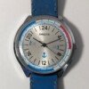 Orologio sovietico Raketa Marine 24 ore anni '80 con quadrante argentato, linee blu tratteggiate per silenzio radio e cinturino blu
