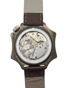 Vostok Komandirskie Scuola superiore di ingegneria aeronautica militare di Tambov – Grade B 10 Orologio russo vintage da collezione, riferimento catalogo 81. Vista dettagliata del movimento meccanico e cinturino in pelle marrone.