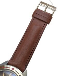 Orologio Vostok Komandirskie Rising Sun Meccanico Manuale URSS - Grade A 16 Orologio Vostok Komandirskie vintage russo con cinturino in pelle marrone. Presenta lunetta girevole dorata e quadrante con accenti rossi e oro.