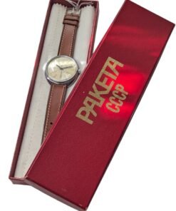 Orologio vintage russo Raketa 24 ore con quadrante color oro e cinturino in pelle marrone, completo di scatola originale rossa СССР.