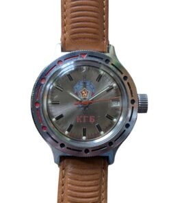 Orologio russo vintage Vostok Komandirskie KGB da collezione, quadrante grigio sunburst, emblema sovietico e datario, cinturino in pelle.