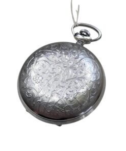 Orologio da tasca vintage sovietico/russo argentato, fondello finemente inciso con elaborati motivi floreali. Vista fronte destro per collezionisti.