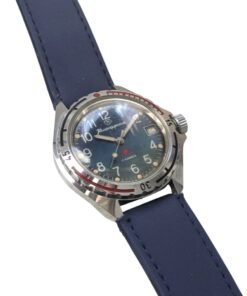 Vostok Komandirskie 2414 Sovietico anni '80 quadrante blu – Grade B 13 Orologio Vostok Komandirskie vintage sovietico con quadrante blu, 17 rubini, datario e ghiera girevole bicolore. Cinturino in tessuto blu.