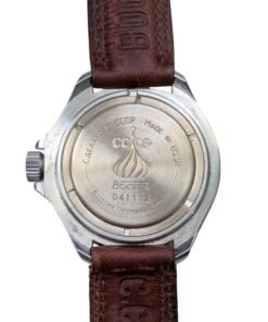 Fondello orologio Vostok Amphibia vintage Made in USSR, impermeabile, con numero 041112 e cinturino in pelle marrone.