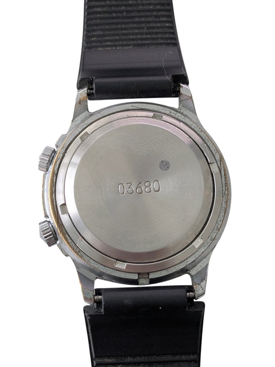Orologio Poljot Alarm Calibro 2612.1 Anni 2000 Russia 10 Retro di orologio cronografo russo vintage con numero seriale 03680, cassa usurata e cinturino in gomma nero.