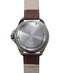 Retro orologio Vostok Amphibia vintage sovietico, fondello inciso "ВОДОНЕПРОНИЦАЕМЫЕ" (impermeabile) con design solare e cinturino in pelle.