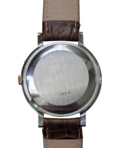 Radius Automatico Vintage Cassa Bicolore Calibro Slava 2427 – Grade B 16 Orologio russo vintage, vista posteriore: fondello metallico con incisione 1583 A e cinturino in pelle marrone.