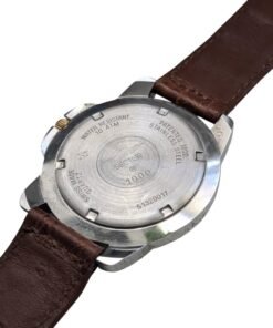Orologio Sector ADV 1000 Quartz Anni ’90 Tachimetro Swiss Made - Grade B 16 Retro destro orologio Sector vintage svizzero al quarzo. Fondello in acciaio inox, Water Resistant 10 ATM, numero 1000.