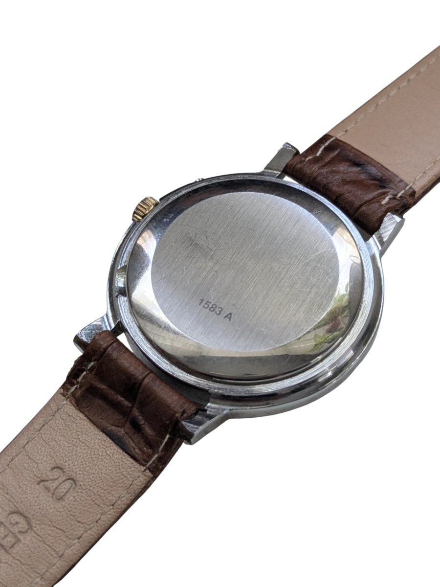 Radius Automatico Vintage Cassa Bicolore Calibro Slava 2427 – Grade B 4 Retro destro di orologio vintage russo da collezione con fondello a vite in metallo spazzolato, numero 1583 A e cinturino in pelle marrone 20mm.