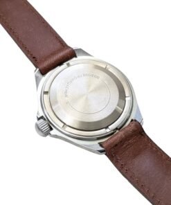Orologio Vostok Komandirskie Rising Sun Meccanico Manuale URSS - Grade A 18 Orologio Vostok Amphibia vintage russo con fondello a vite "impermeabile" e corona a vite, cinturino in pelle marrone.