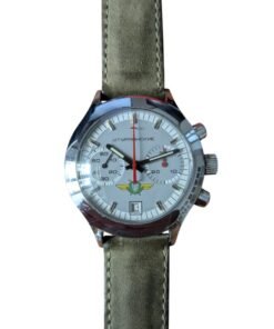 Orologio da collezione Shturmanskie vintage sovietico Poljot cronografo con quadrante argentato, datario e cinturino in pelle verde.